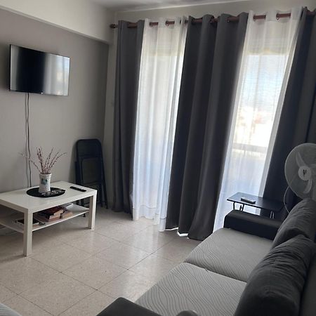 Ptolemaidos Cosy Family Apartment Larnaca Bagian luar foto