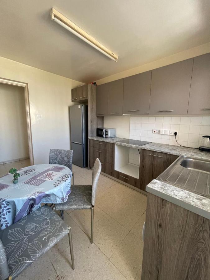 Ptolemaidos Cosy Family Apartment Larnaca Bagian luar foto