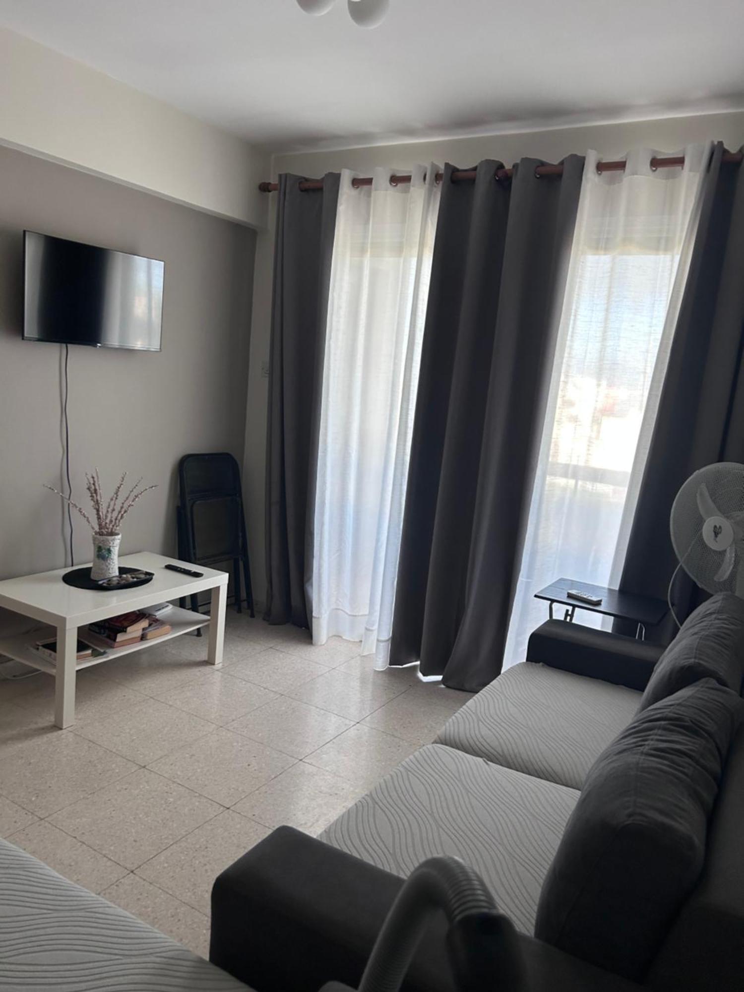 Ptolemaidos Cosy Family Apartment Larnaca Bagian luar foto