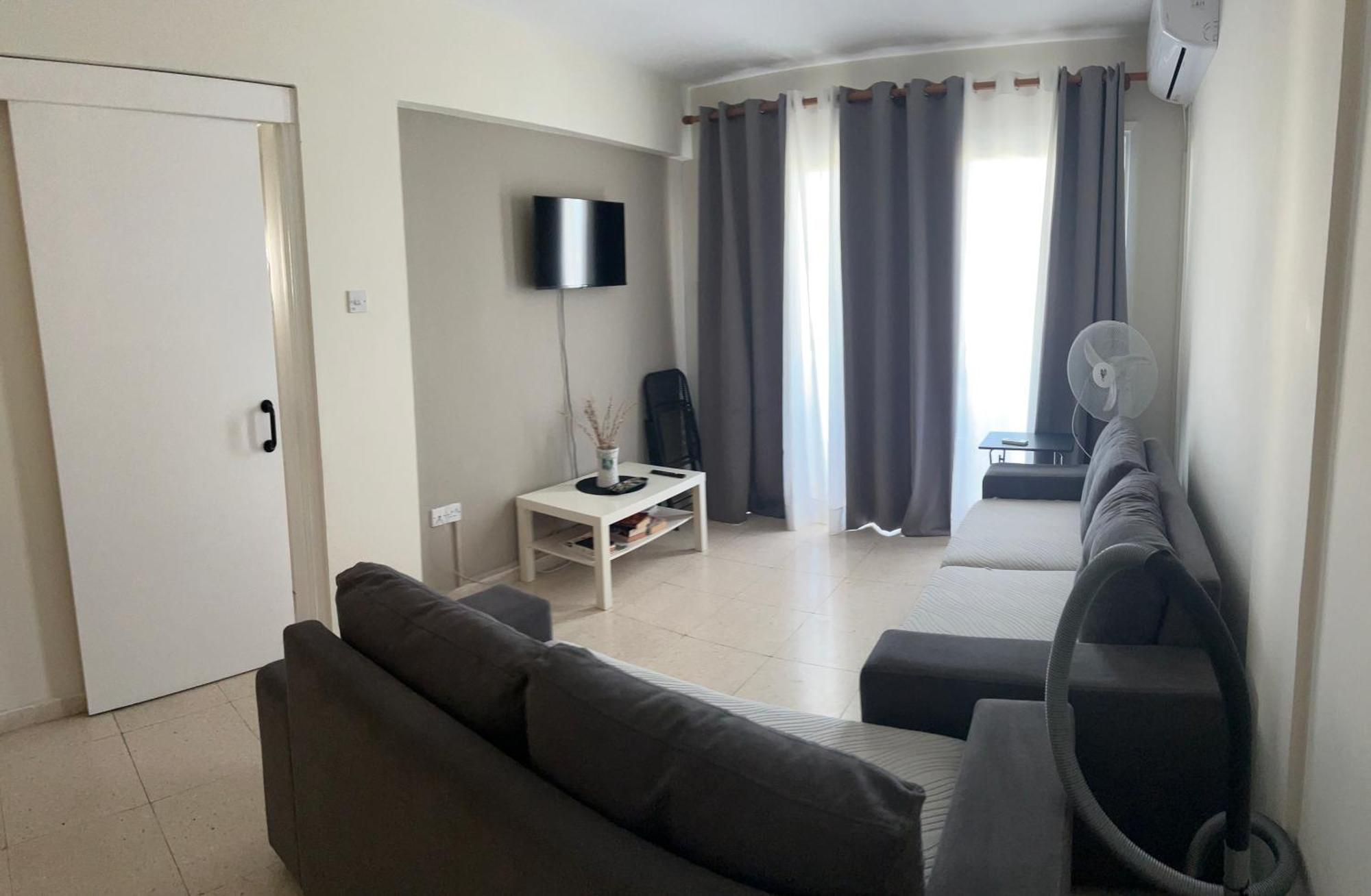 Ptolemaidos Cosy Family Apartment Larnaca Bagian luar foto